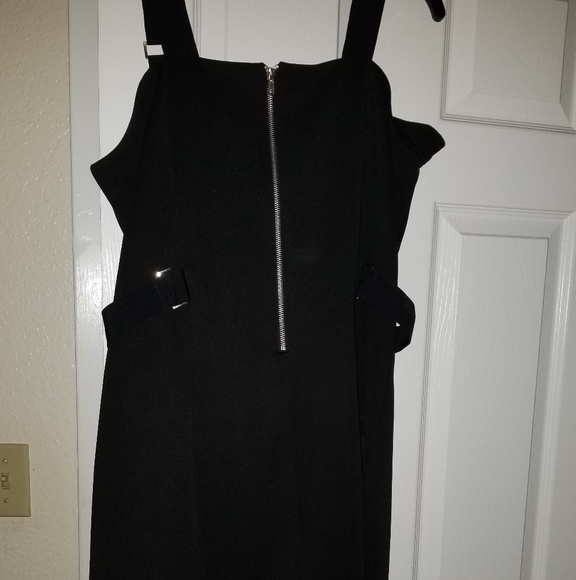 Little black dress - Picture 4 of 8